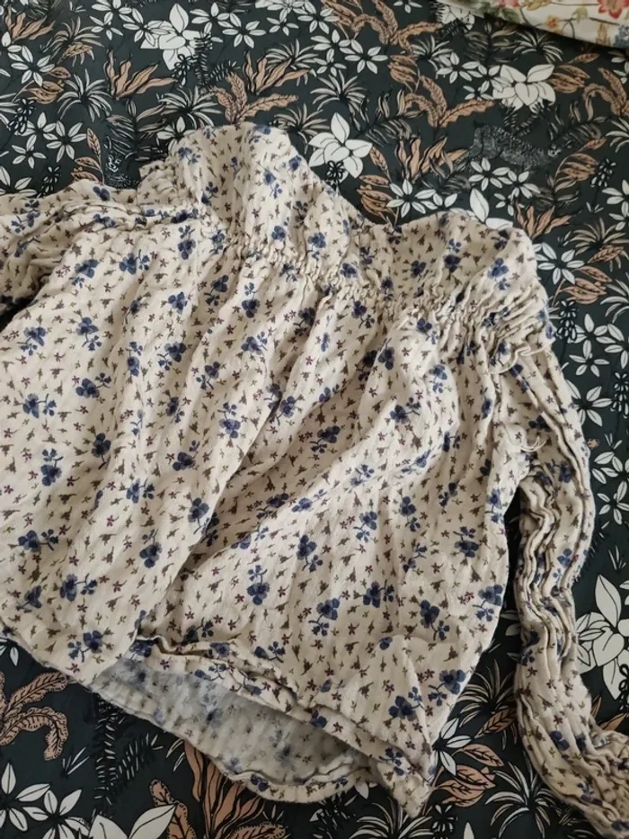 Chemise manches longues Zara 104cm beige à fleurs bleues - photo numéro 5