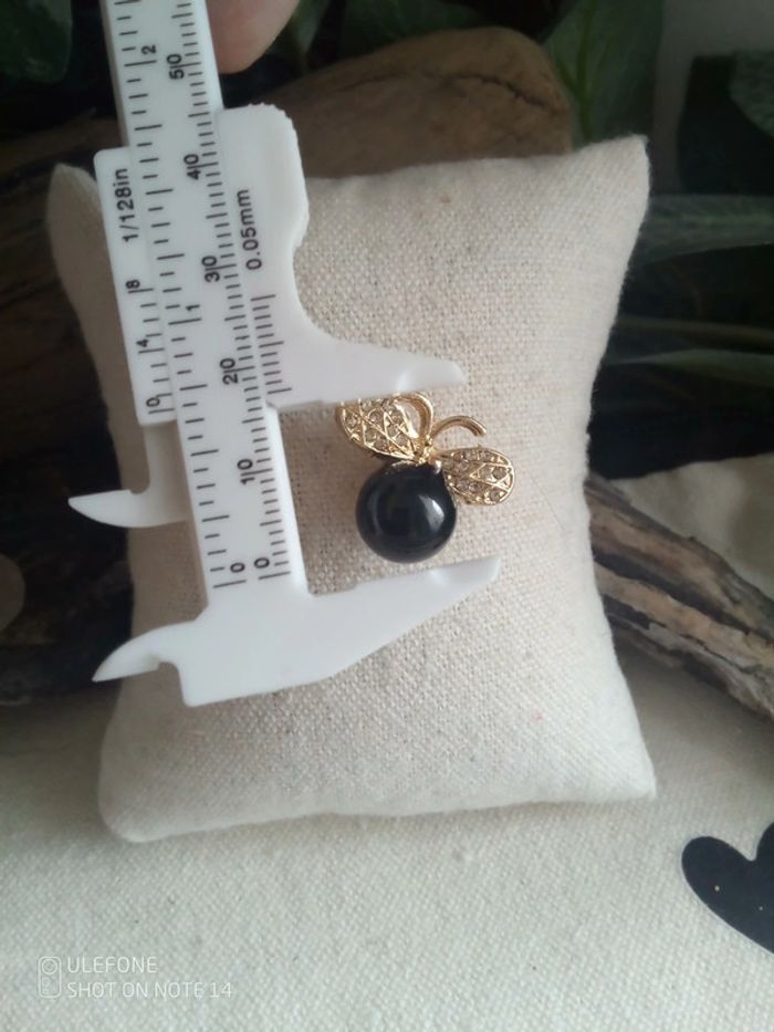 Broche pin's abeille pierre naturelle d'obsidienne - photo numéro 2