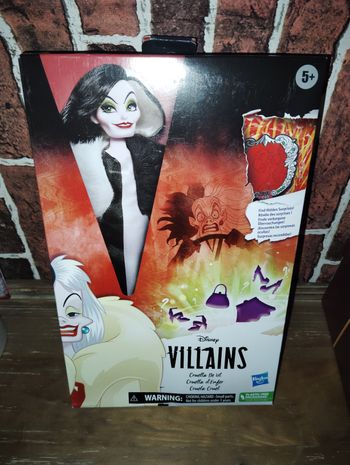 Coffret poupée Disney villains Cruella 