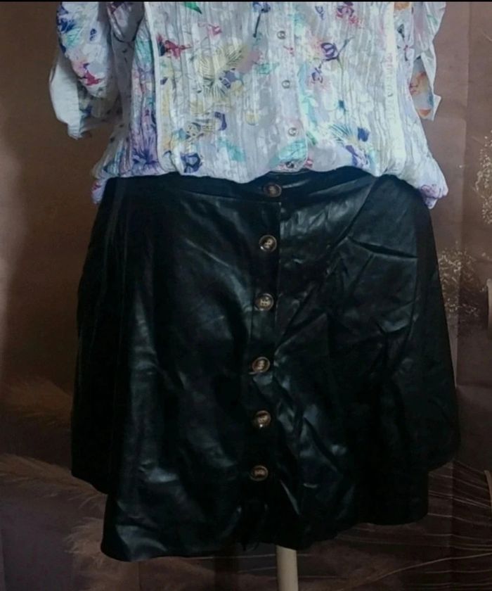 Jolie jupe simili cuir Shein Curve taille 48 - photo numéro 2