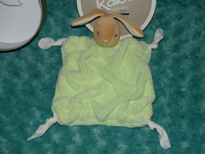 Doudou plat lapin vert beige Kaloo plume 🐰Neuf - photo numéro 3