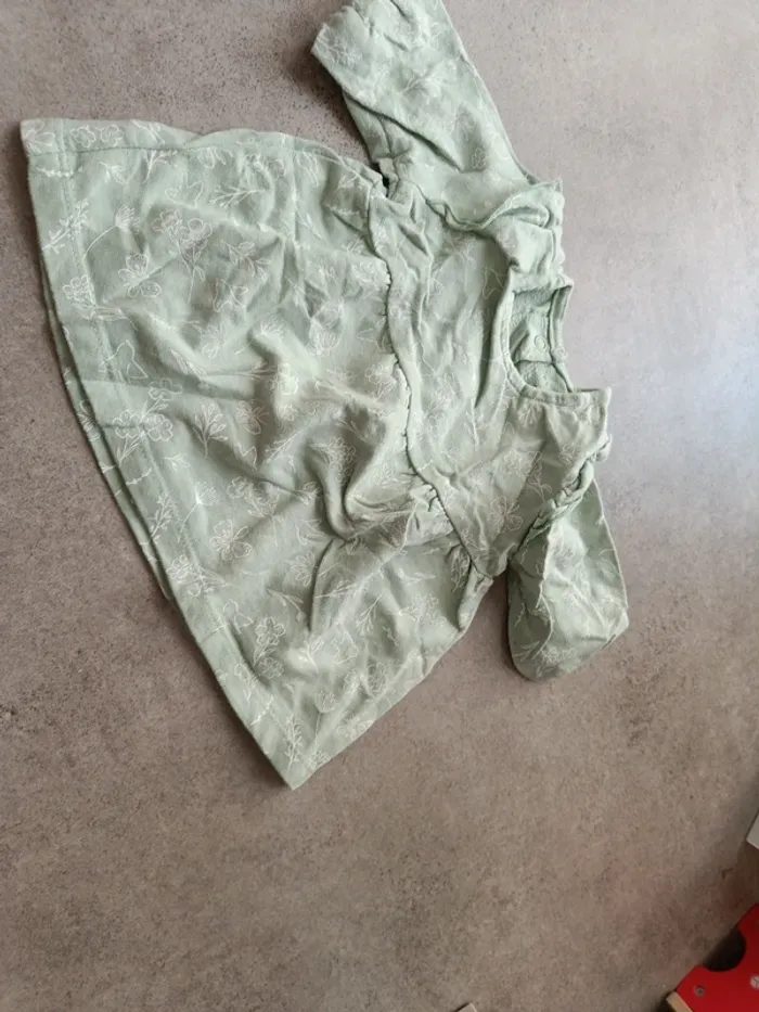 Robe verte Primark 1 mois - photo numéro 2