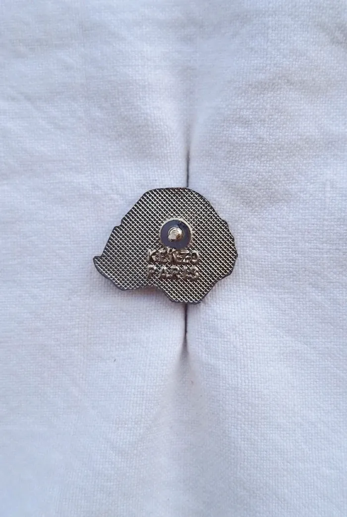 Pin's Kenzo neuf - photo numéro 4