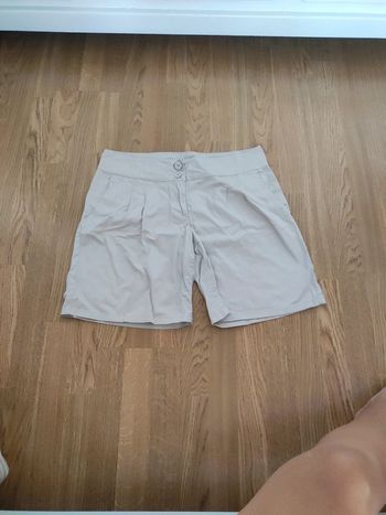 Short femme in extenso