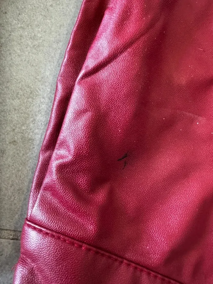 Veste chemise Garçonne rouge, taille S, bon état mais il y a une tâche - photo numéro 6