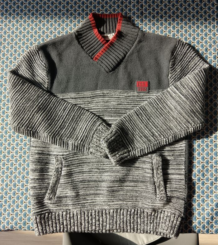 Lot pulls/ sweat garçon 9/10 ans - photo numéro 7