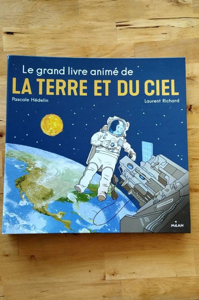 Le grand livre animé de la terre et du ciel