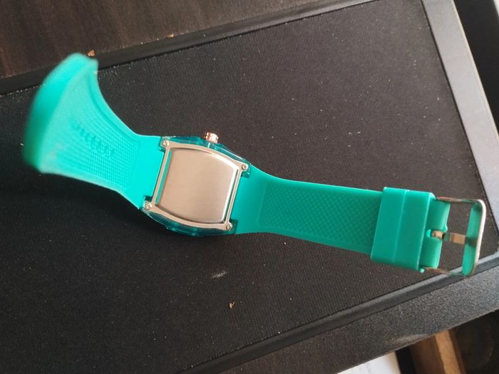 Montre femme neuve avec boîte - photo numéro 4