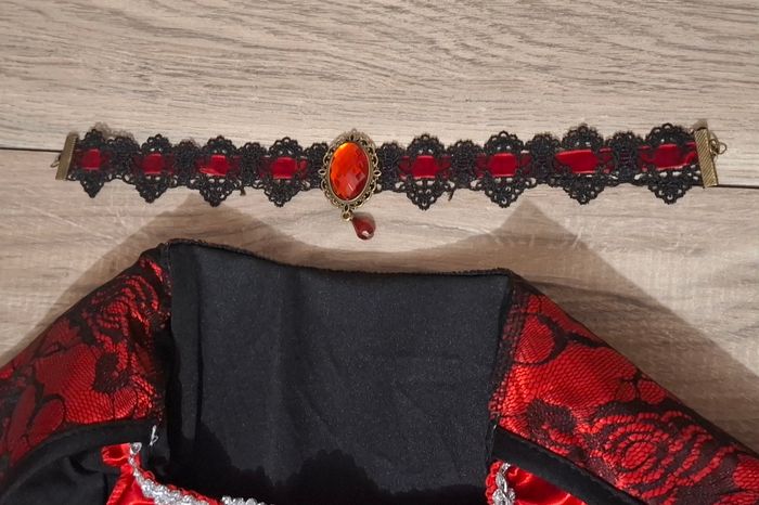 Magnifique ensemble de costume de vampire pour fille avec robe collier et accessoires - photo numéro 4