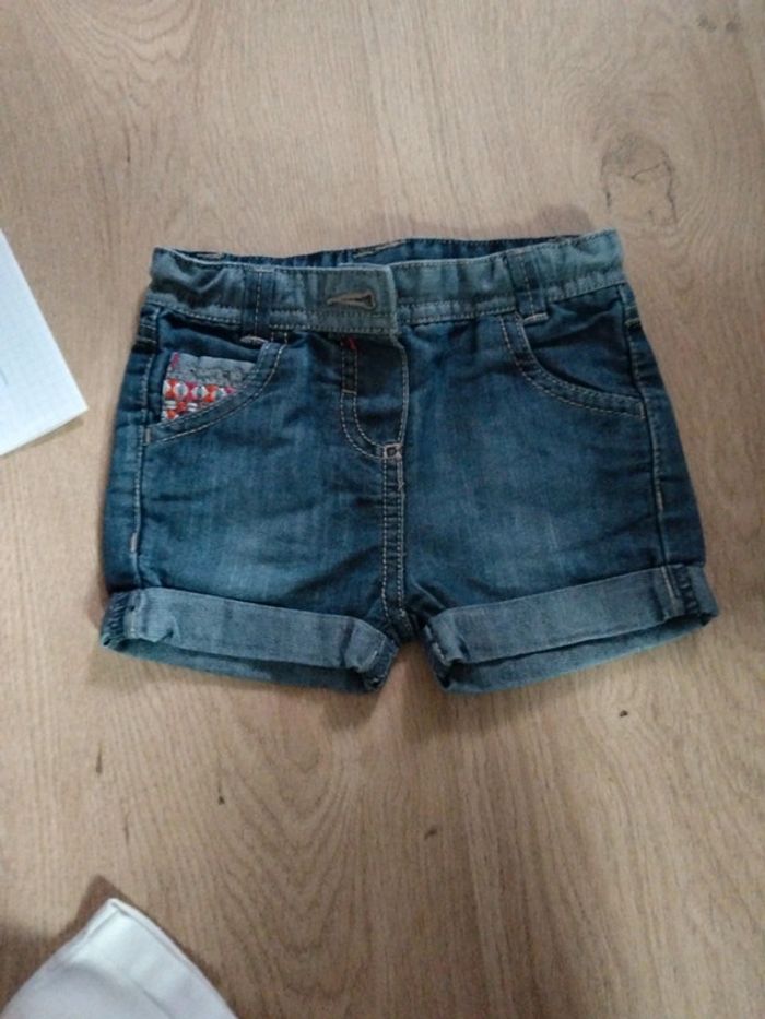 Short jean fin taille 6 mois - photo numéro 2