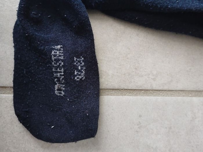 Un collant et une paire de chaussettes - photo numéro 2