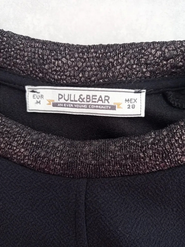 Magnifique robe noire habillée avec doré brillant col et épaules T.M Pull&Bear - photo numéro 6