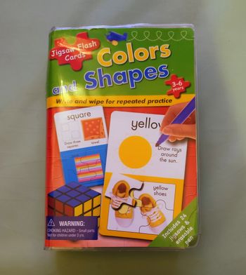 Jeu Colors shapes puzzle et écriture en anglais