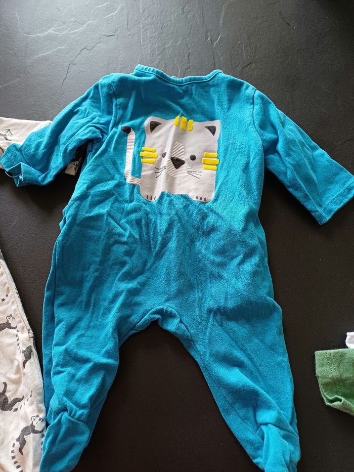 Lot 4 pyjamas 1 mois - photo numéro 4