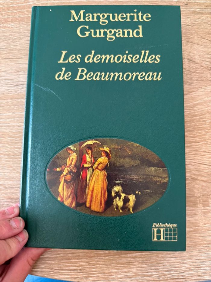 📚 livre les demoiselles de Beaumoreau 📚