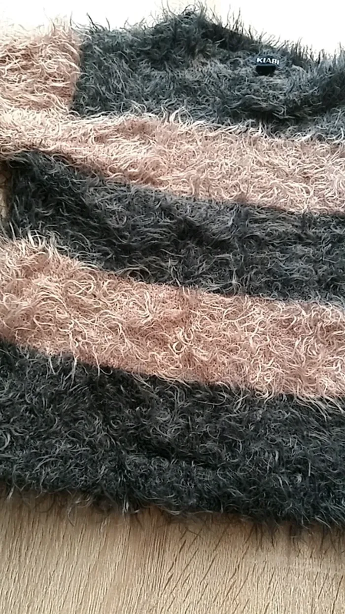 Pull poilu taille 4 ans - photo numéro 3