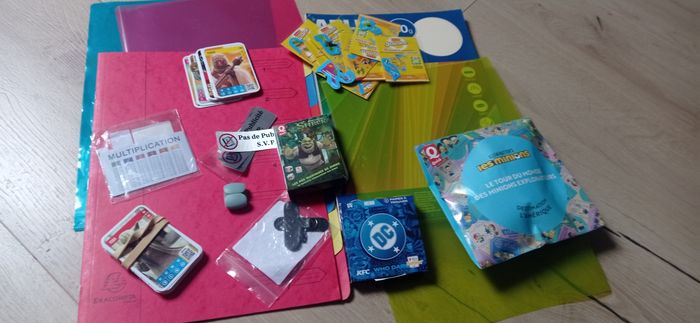 Lot de produits ( fournitures et jeux)