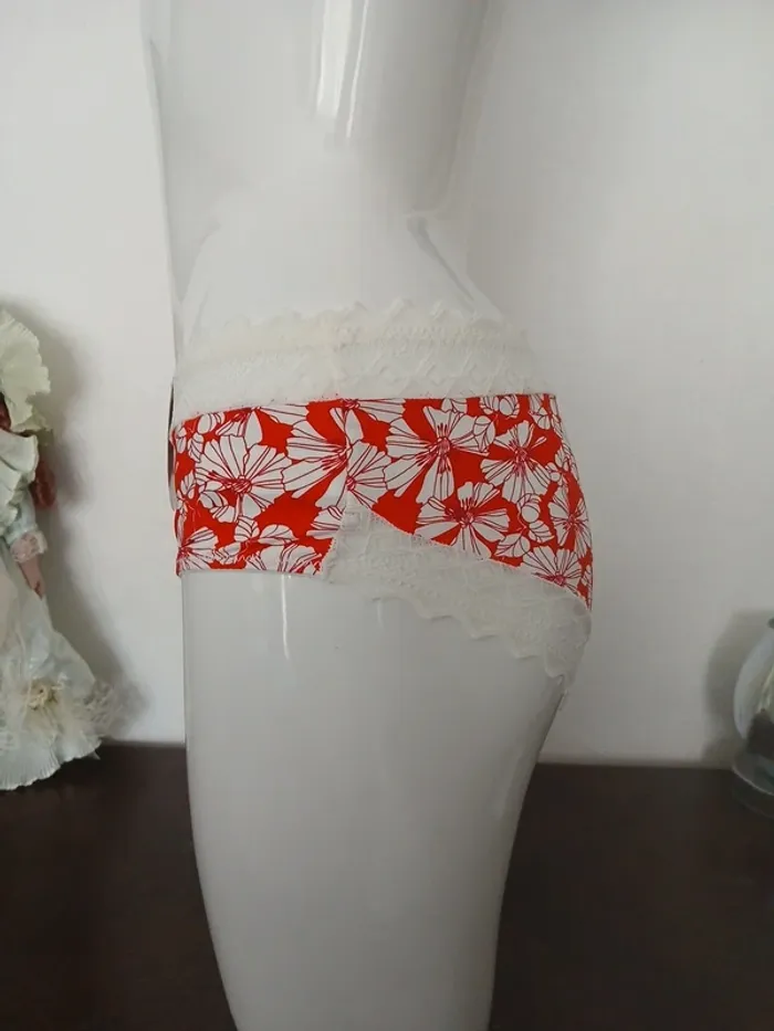 Shorty rouge fleuri 38 - photo numéro 4