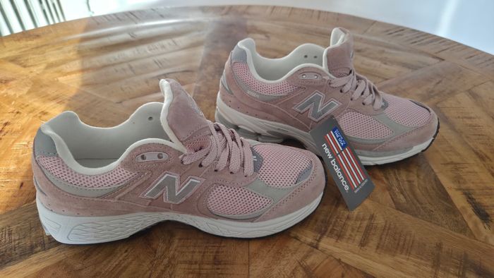 Baskets New Balance 2002R rose Taille 39 - photo numéro 4
