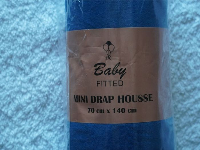 Drap housse bleu foncé Baby Fitted neuf Dimension 70 x 140 cm - photo numéro 2