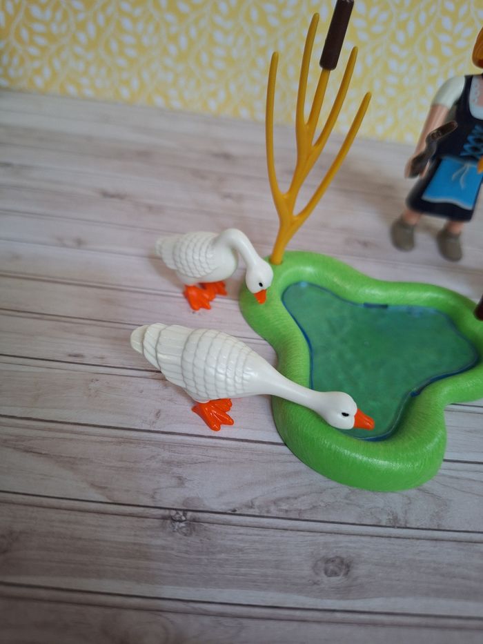 Figurine Playmobil Éleveuse fermière et ses oies - photo numéro 3