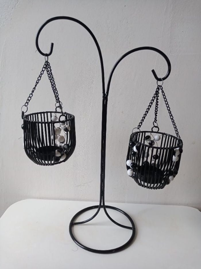 Présentoir avec 2 paniers en fer