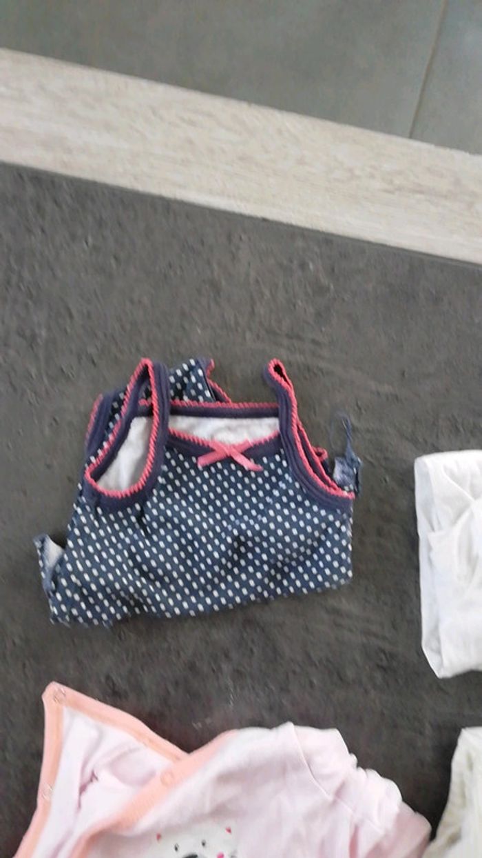 Lot body et pyjamas légers - photo numéro 2