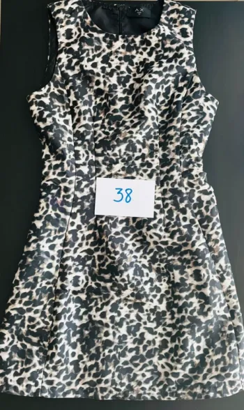 Robe courte imprimé léopard AX taille 38