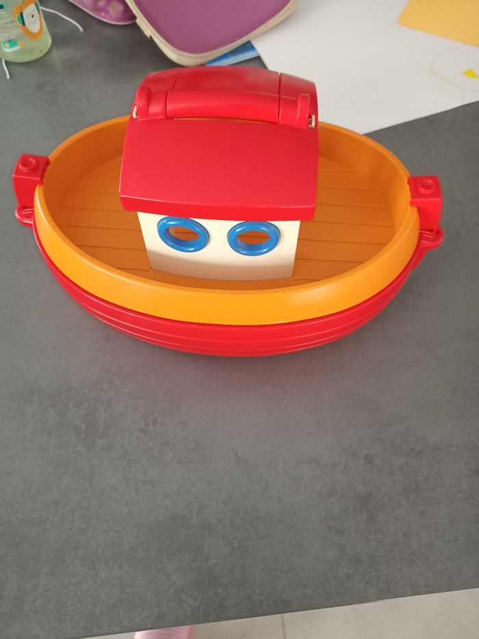 Bateau playmobil avec tout les accessoires