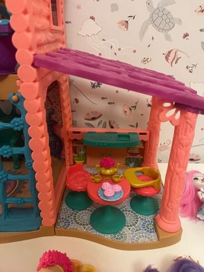 Maison avec personnages Enchantimals - photo numéro 3