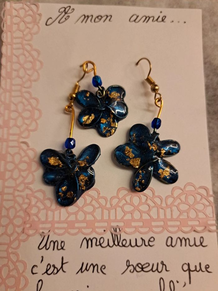 Boucles d'oreilles pendante avec pendentif assortie bleu et doré - photo numéro 6