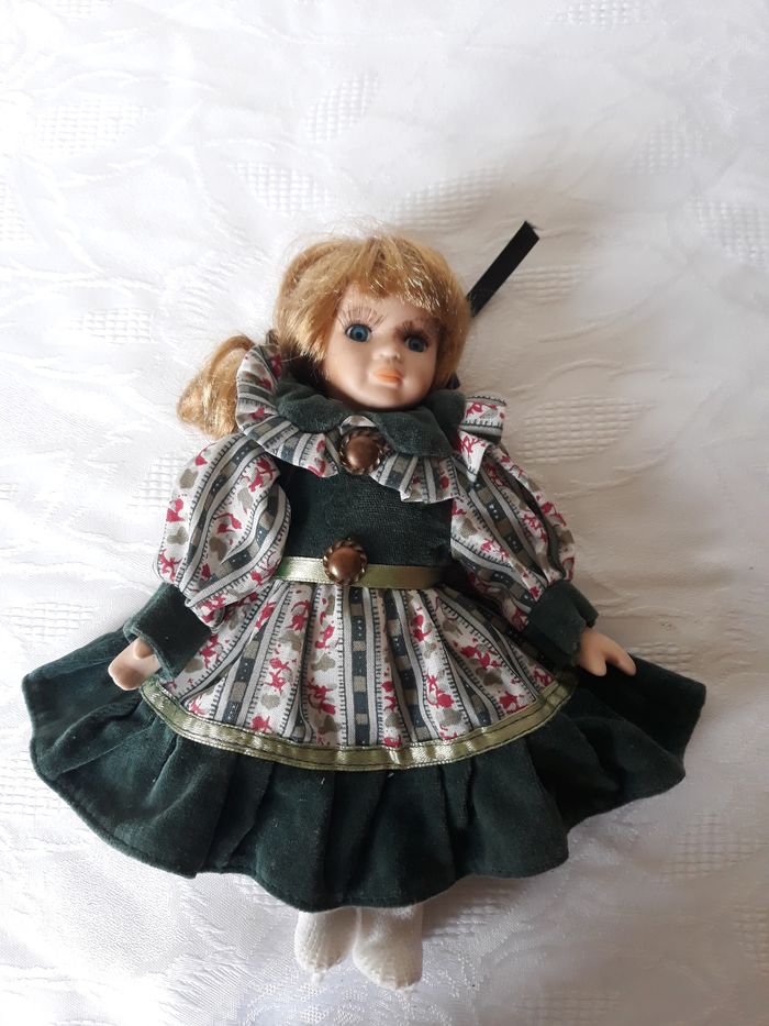 Faby27800 Poupée "Cidal" (22cm) Corps mou tête et demi bras en porcelaine. - photo numéro 8