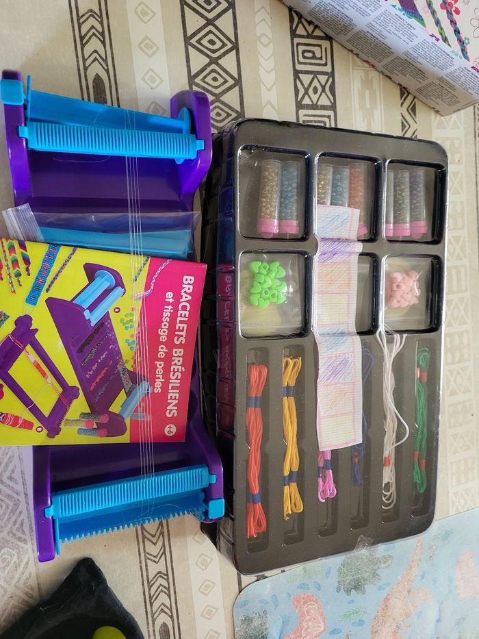 Metier a tiser plus boîte de perles