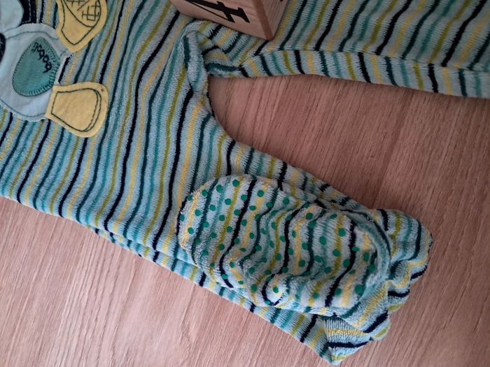 Lot 2 pyjamas/grenouillères 9 mois - photo numéro 4