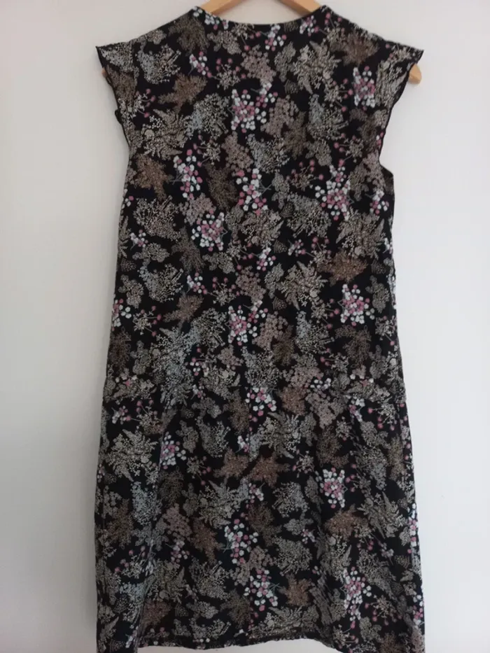 Robe noir à fleur - photo numéro 4