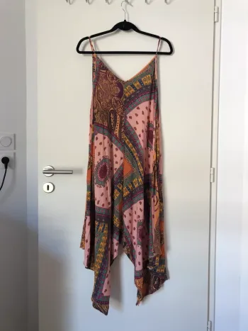 Robe asymétrique de toutes les couleurs taille S Zara