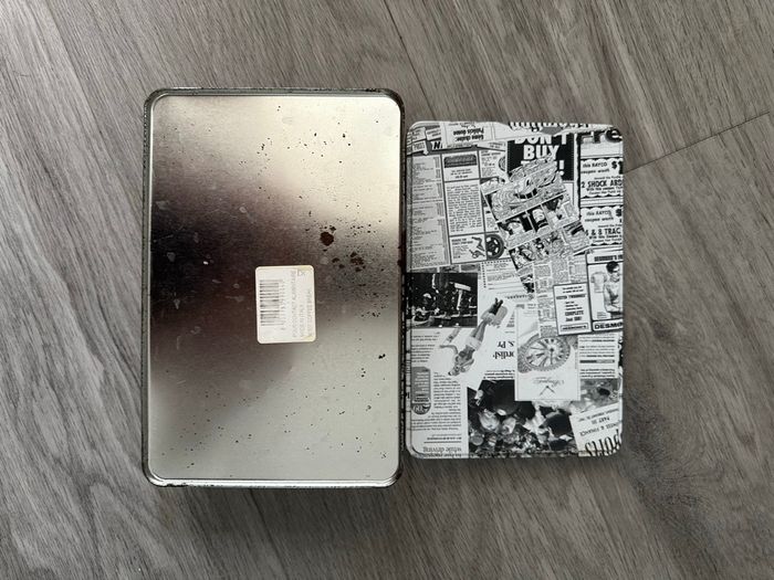 Boîte en métal noire et blanche journal Vintage - photo numéro 6