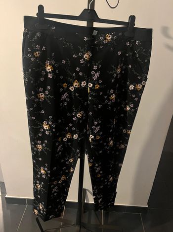 Pantalon Fleuri   Taille 46.
