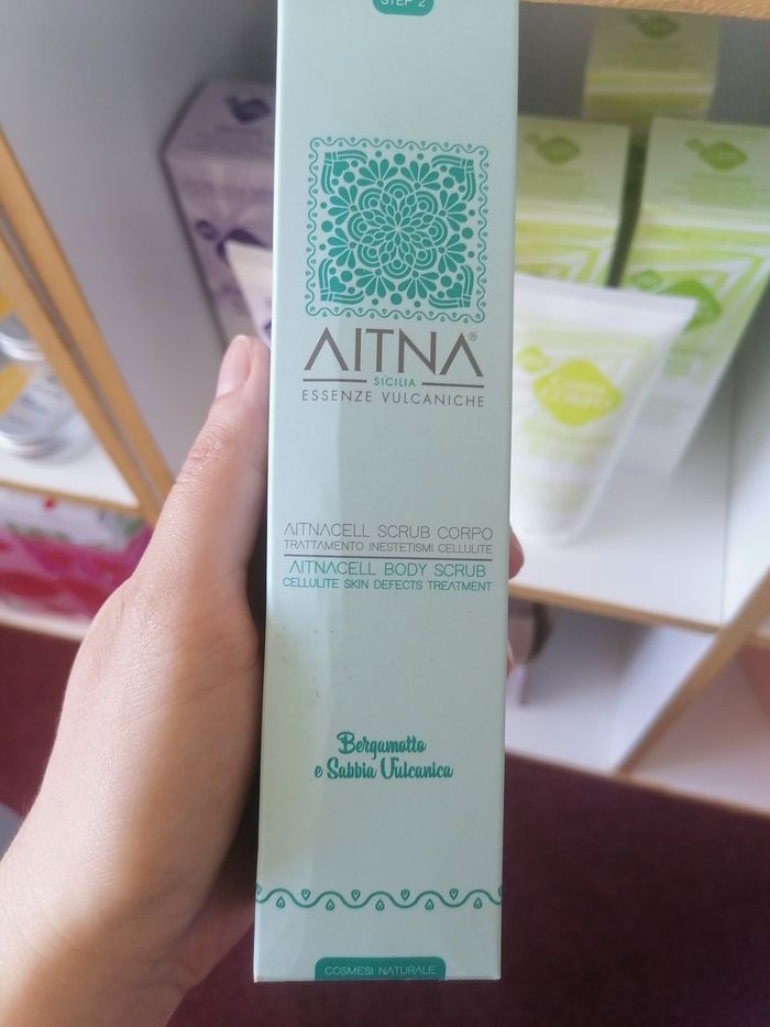 Gommage corps anti-cellulite à base d’ingrédients naturels - Label AIAB - Aitna Essenze Vulcaniche