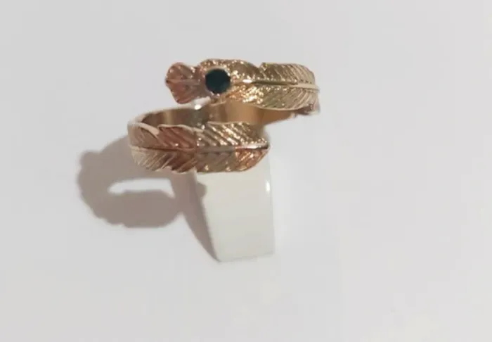Bague dorée double feuille strass verte - photo numéro 5