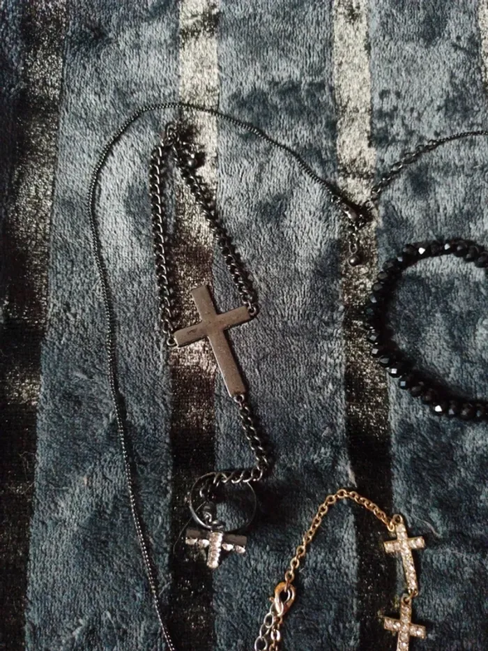 Lot bijoux croix - photo numéro 4