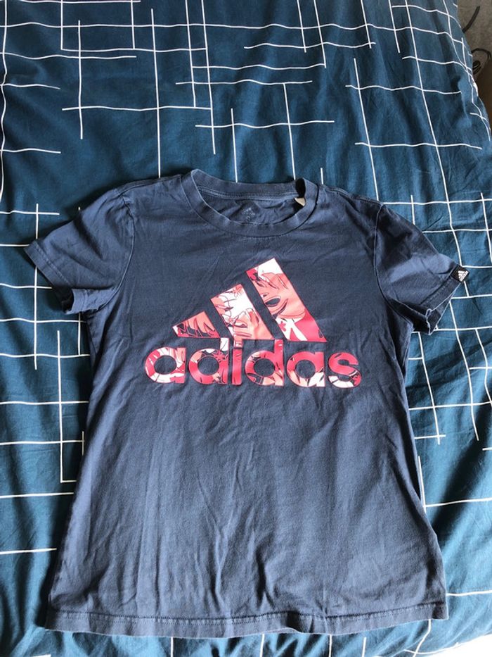 T shirt adidas bleu et rose