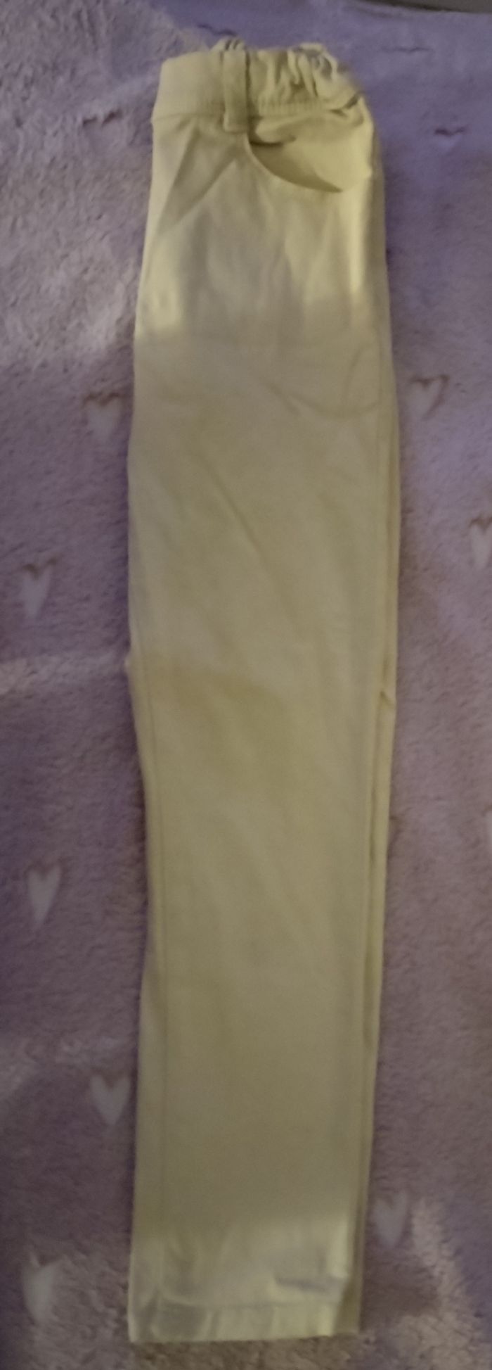 Jeans jaune clair "Kiabi" taille réglable 98% coton peu porté - photo numéro 9