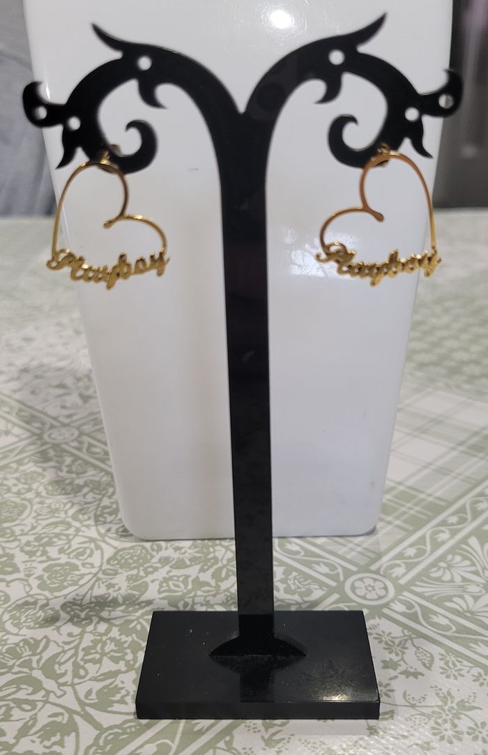 BOUCLES D'OREILLES COEURS INSCRIPTION PLAYBOY DORE ! NEUF ! - photo numéro 2