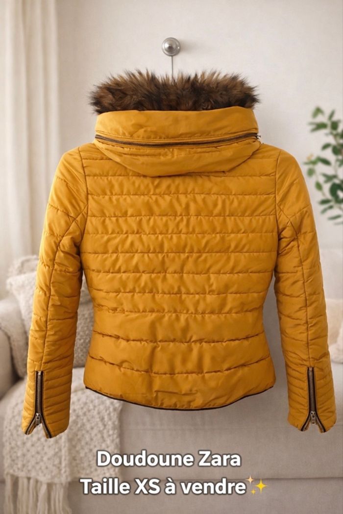Doudoune Zara XS jaune moutarde très bon état - photo numéro 2