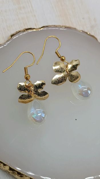 Jolie paire de boucles d'oreilles pendantes