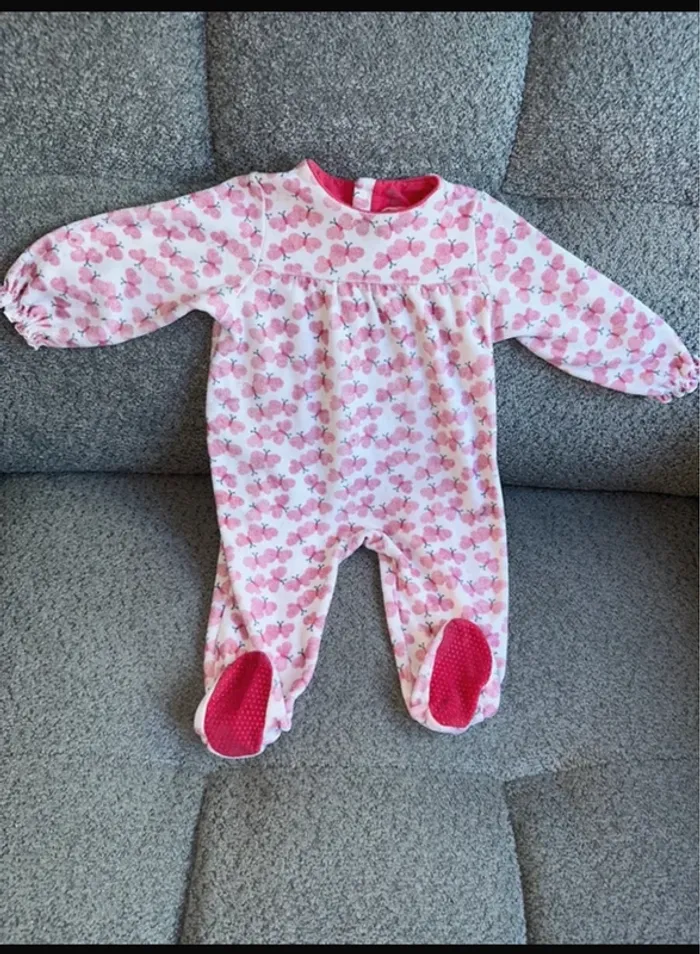 Pyjama grenouillère velours rose motifs papillons Obaïbi