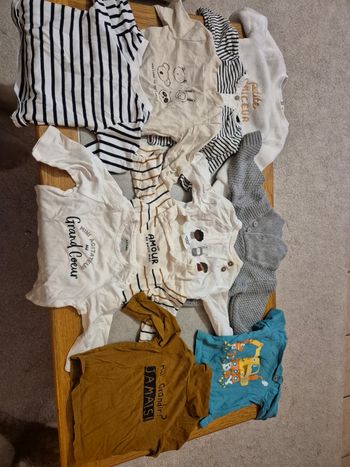 Lot de t-shirt shirt et pull bébé taille 3 mois 