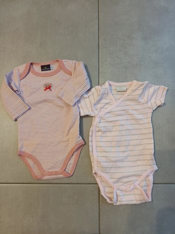 Lot de 2 bodies neufs 3 mois