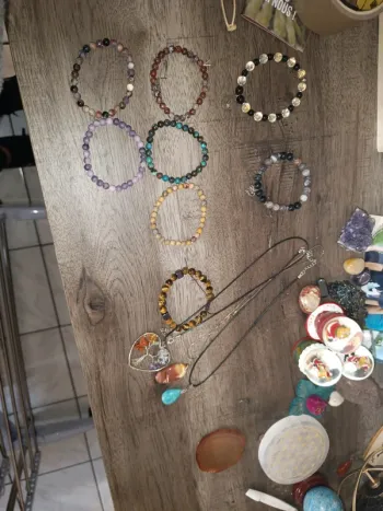 (bien lire l'annonce ) vend bracelet pierre naturelle